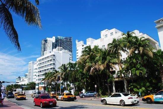 miami-beach-collins-ave