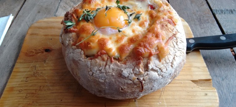 2015-04-19-the-barge-house-english-breakfast-in-a-bun-1100x500