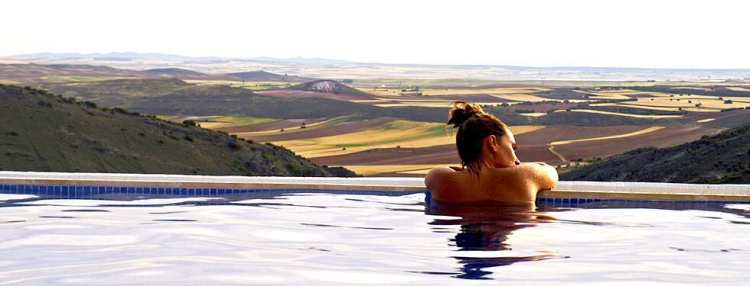 bienvenida-casa-rural-cuenca-antigua-chicote-4-piscina-desbordante