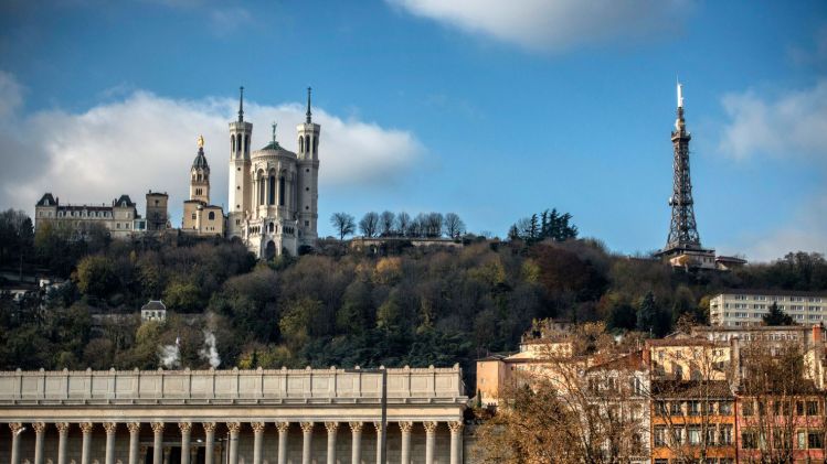 la-colline-de-fourviere-et-sa-basilique-le-2-decembre-2013-a-lyon_5414225