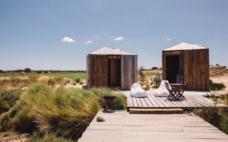 201501-w-new-boutique-hotels-in-portugal-cabanas-no-rio