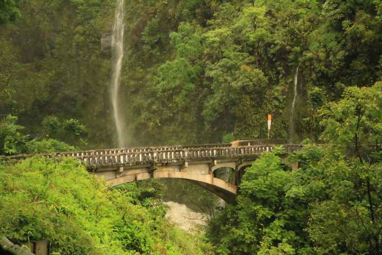 road-to-hana-bridge-waterfall