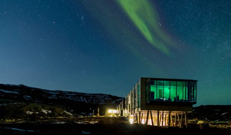 ion-luxury-adventure-hotel-architecture-northern-lights-night-view-m-11-r
