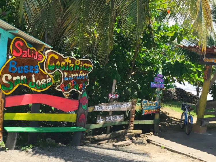 puerto-viejo-bus-station