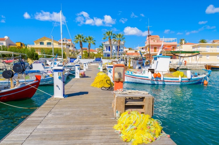 lixouri-kefalonia-traditional-greek-fishing-boats-in-port-of-lixouri-town-kefalonia-island-greece-153