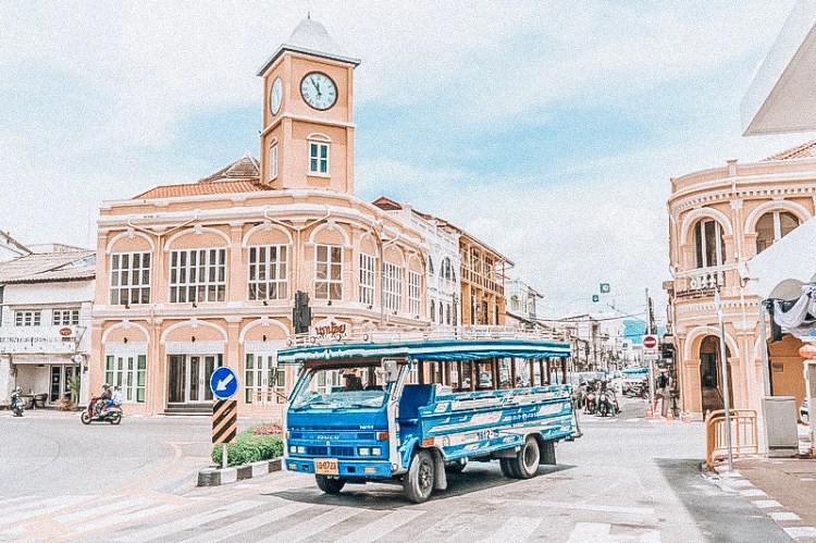 6B9D26C8-F34C-421C-84C3-84036040AAE9