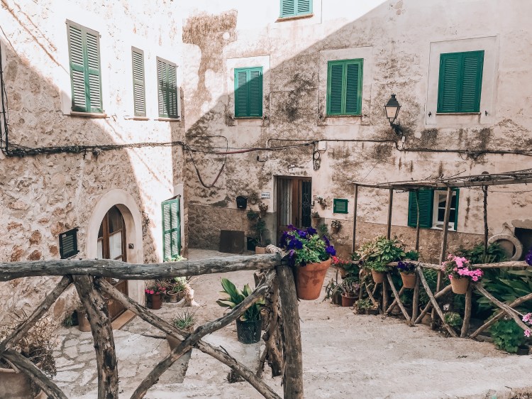 09B16BA7-CC98-4844-9F39-4855E56074D0