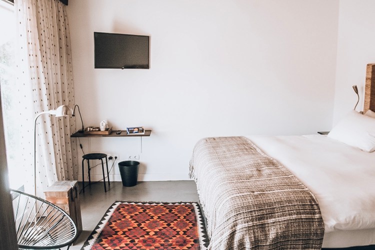 E222AC64-0117-40A8-BDDF-83190C00BE9E