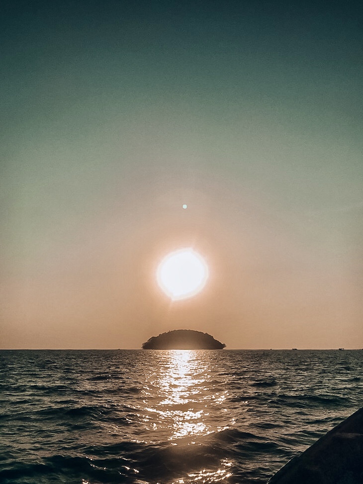 5A5E6773-1FB3-4D76-9DA1-D37A92F38EAD